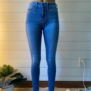 Size 00S Hollister Skinny Jeans